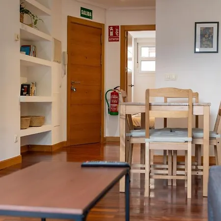Street Apartment *